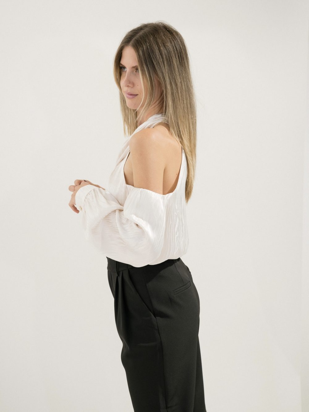 Creme Top With Cut Out