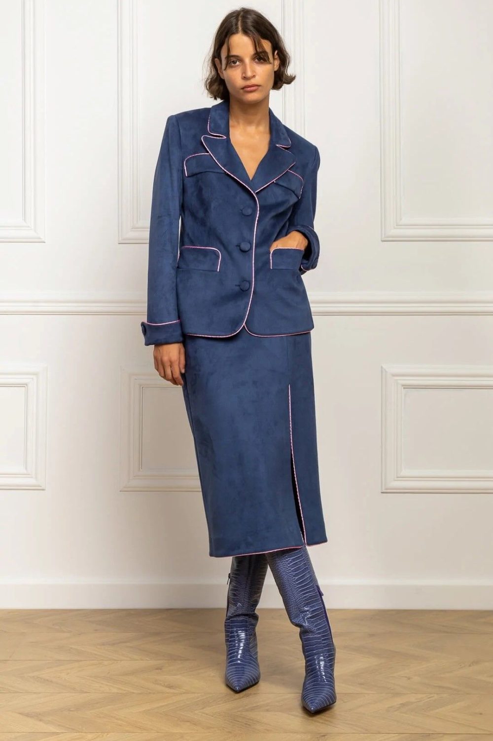 IMG_0665ps_28ad94b6-dcd3-432d-bda9-bde7c92ec421 Fredric Suede Midi Skirt