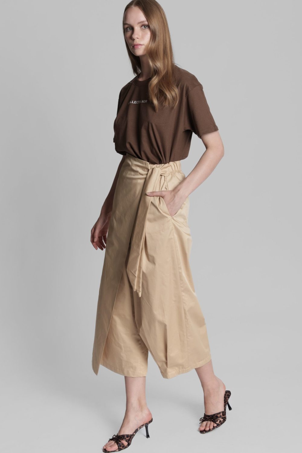 I am Bold Crop Tee Black