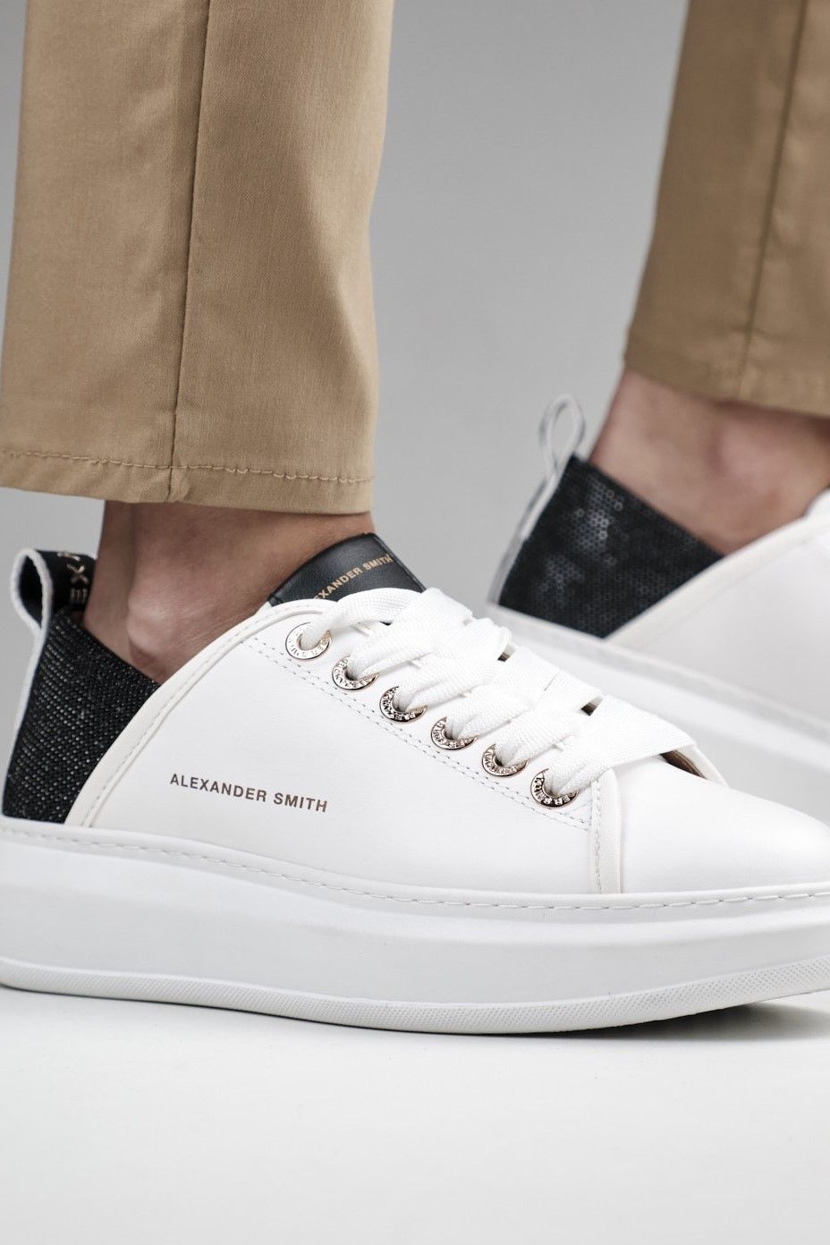 wembley-woman-white-black-2-1 Wembley Woman - White Black