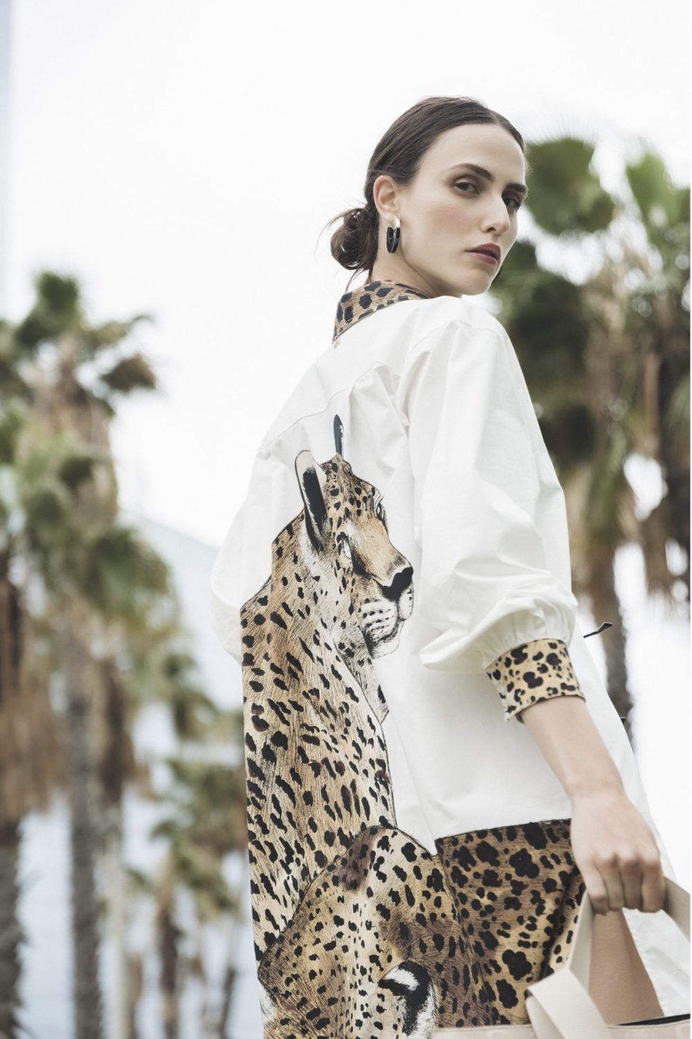 Long Shirt With Tiger Print On The Back