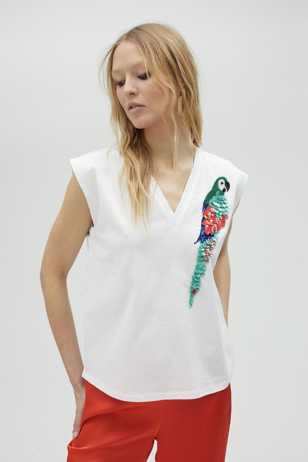 T-Shirt With Multicoloured Parrot Detail
