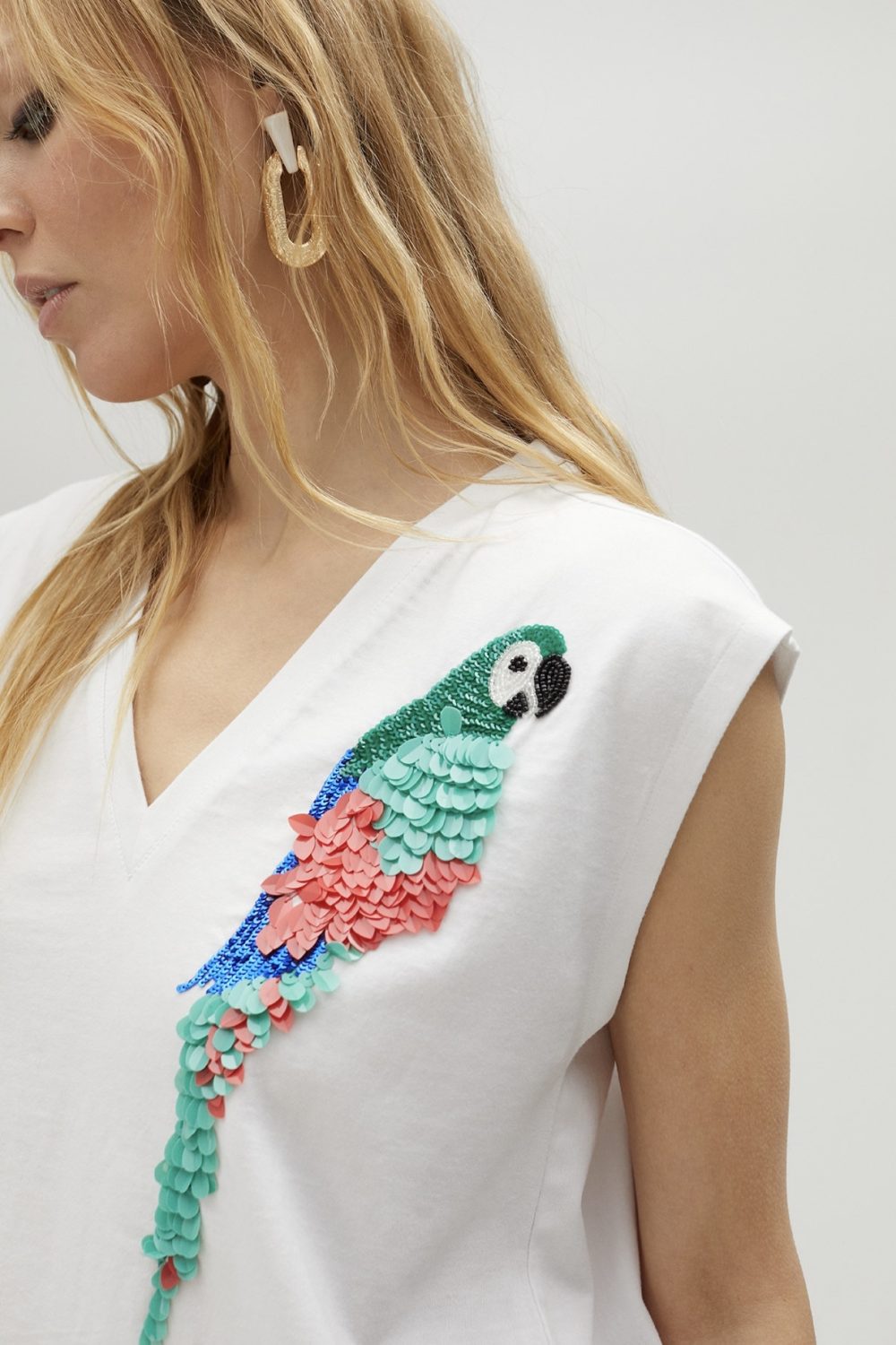 T-Shirt With Multicoloured Parrot Detail