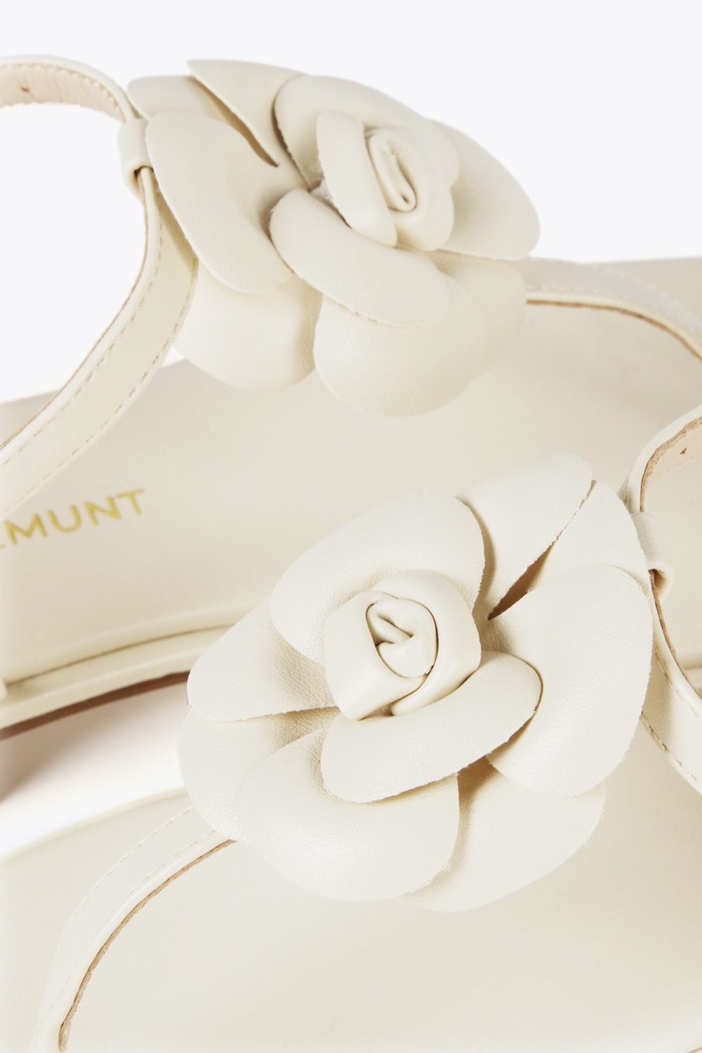 Ecru Sandals with Toe Dividers and Flower Detail