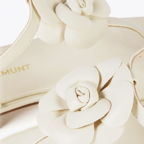 Ecru Sandals with Toe Dividers and Flower Detail