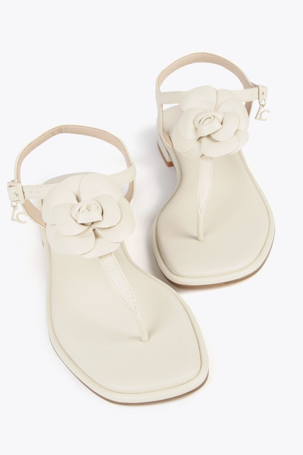 Ecru Sandals with Toe Dividers and Flower Detail