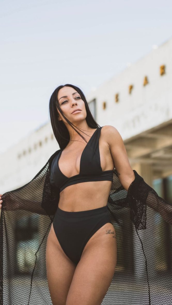 Black Deep Band Plunge